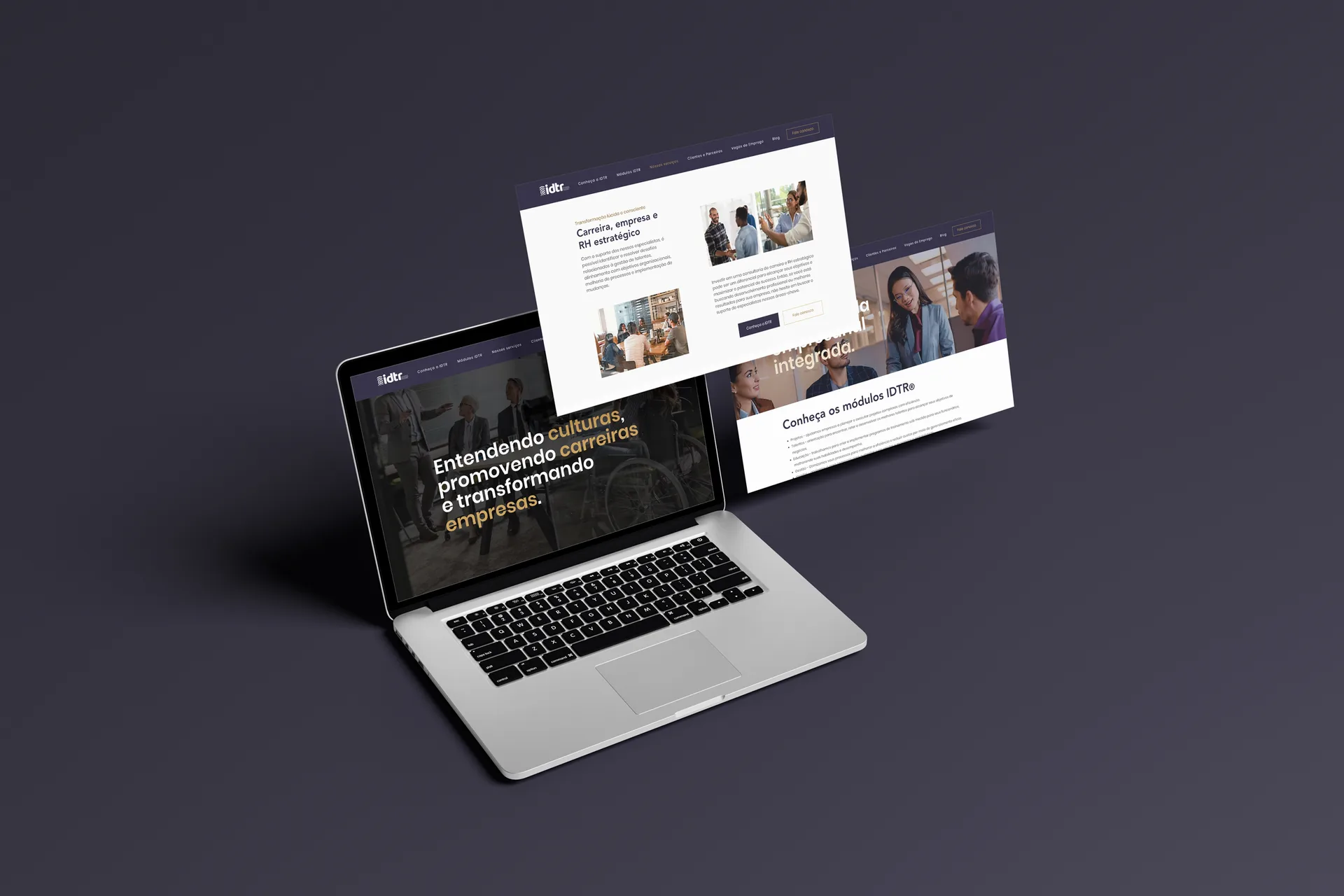 Notebook com a página inicial do site da IDTR, que diz Entendendo culturas, promovendo carreiras e transformando empresas. Ao lado, duas páginas flutuando: serviços e módulos IDTR.